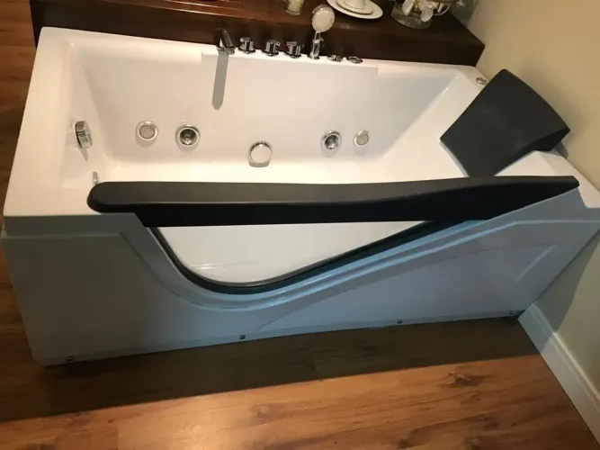 Banheira de hidromassagem com sistema de jatos