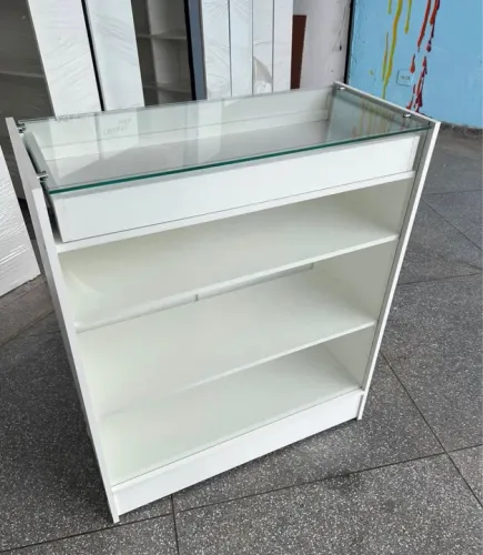 BALCÃO VITRINE COM VIDRO SUPERIOR, GAVETA EXPOSITORA E PORTA MDF