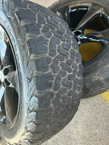 Jogo de Rodas TWS aro 20 com pneus BF Goodrich