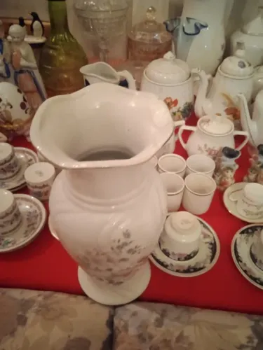 Vaso de porcelana muito antigo lindo branco florido