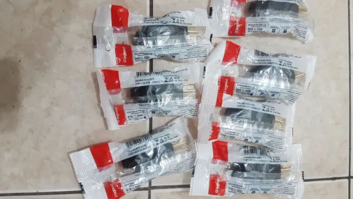 VENDO TOMADAS Novas