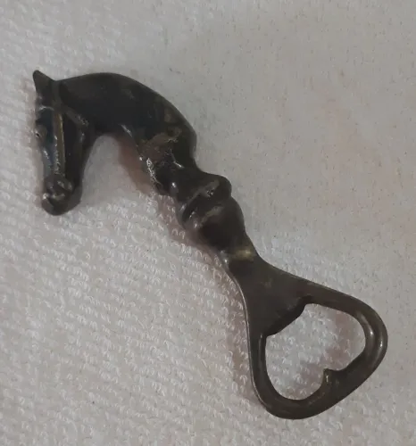 Abridor de Garrafas em Metal - Formato de Cavalo