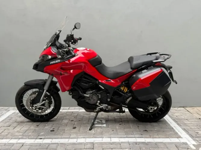 Ducati MULTISTRADA V2 S .