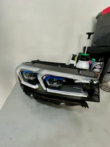Farol direito BMW 320 M Sport 22-24
