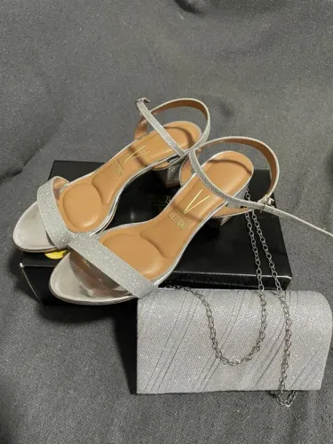 Sandália Vizzano 38 e bolsa prata semi novos