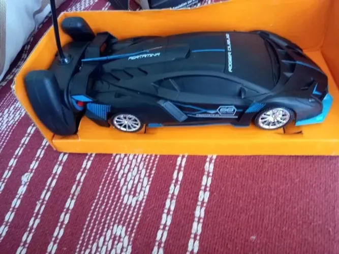 Novo-Carro Esportivo-Sport Racing-Material resistente - controle remoto - pilhas inclusas