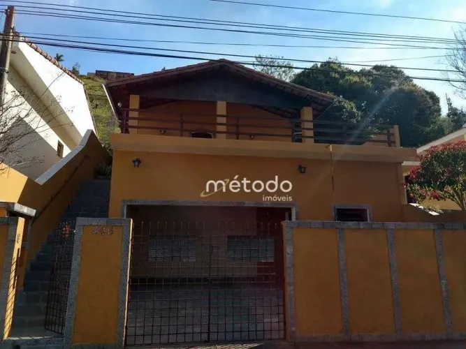 Casa com 3 quartos à venda por R$ 850.000 - Centro - Guararema/SP
