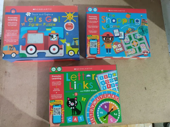Lote 3 Jogos Tabuleiro em Inglês Scholastic - 3 Jogos Lacrados