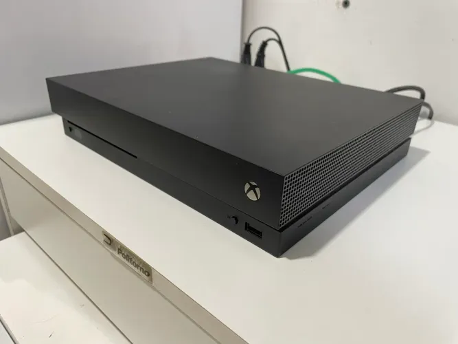 Xbox One X 1 TB