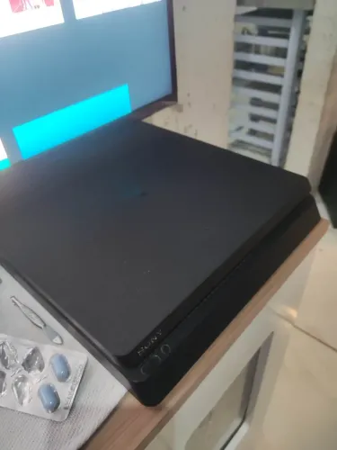 Playstation 4 ótimo estado +2 Controles + Jogos