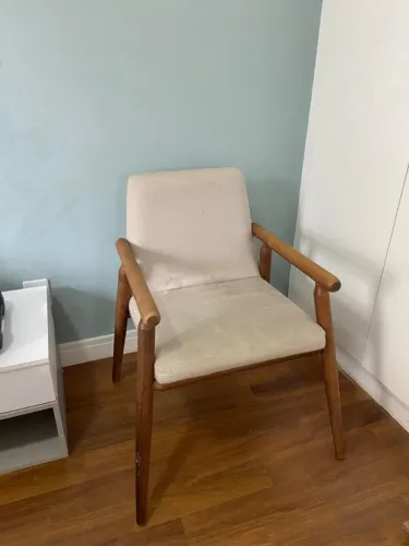 Cadeira Poltrona Madeira da Rodrigues Daf Imobiliario