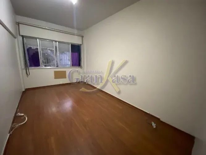 Sala e quarto bastante charmoso em Copacabana