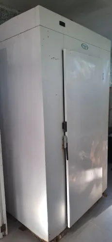 CÂMARA FRIA COM TERMOSTATO E PRATELEIRA INTERNA