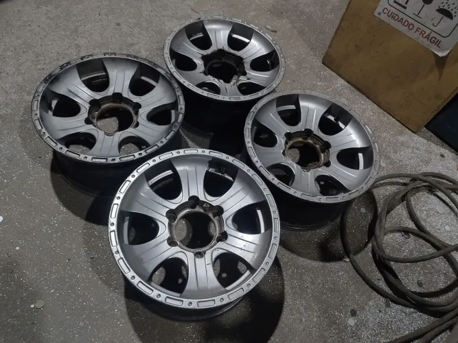 Rodas Mangels aro 15 Hilux