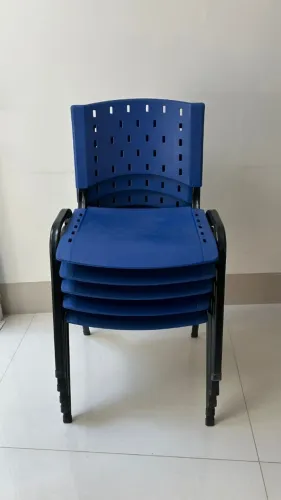 Kit 5 Cadeiras ISO Empilháveis Reforçada de Polipropileno Azul - P/ Recepção, Escola