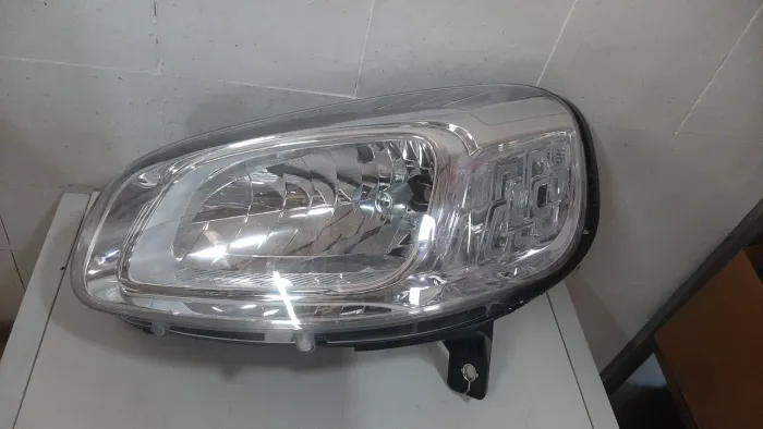 Farol Automotivo uno drive  cromado esquerdo- Peça de Reposição
