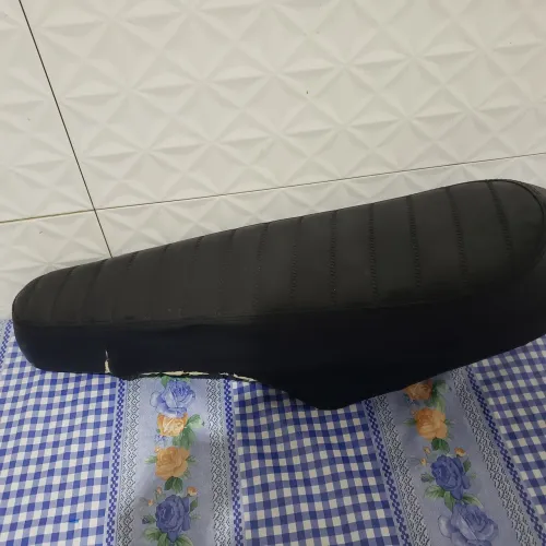 Banco de bicicleta eletrica v20 brake em estado bom para usar so esta levemente rasgado 