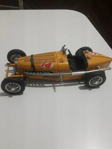 Carro de corrida antigo - Colecionável raro Bugatti type 59 1934 escala1/18.