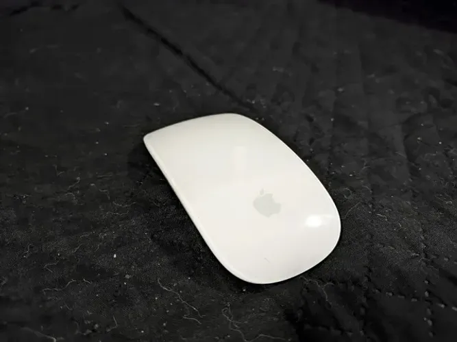 Mouse sem fio Apple - Magic Mouse A1296