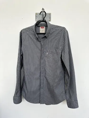 Camisa Levi's Slim Fit Cinza Listrada, tamanho P, manga longa