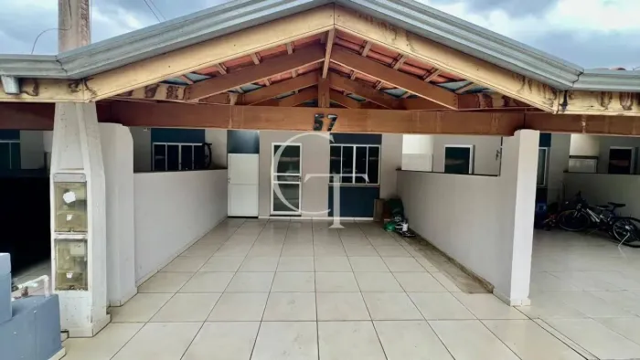 Casa à Venda no Condomínio Rio das Pedras Salto