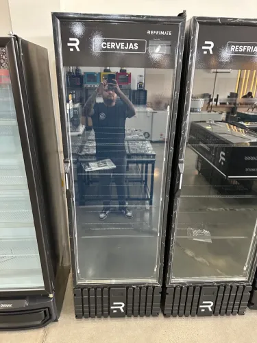 Cervejeira 570 litros full Balck refrimate
