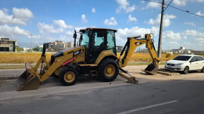 Retroescavadeira nova 2018, funciona tudo