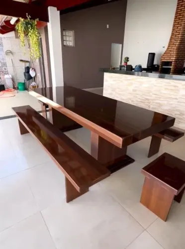 Mesa pedra de ardósia pintada e envernizada