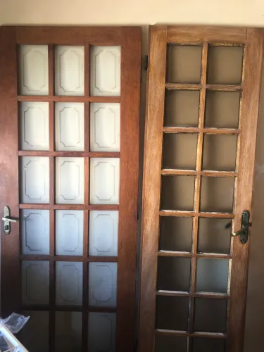 Porta madeira com vidro cada uma