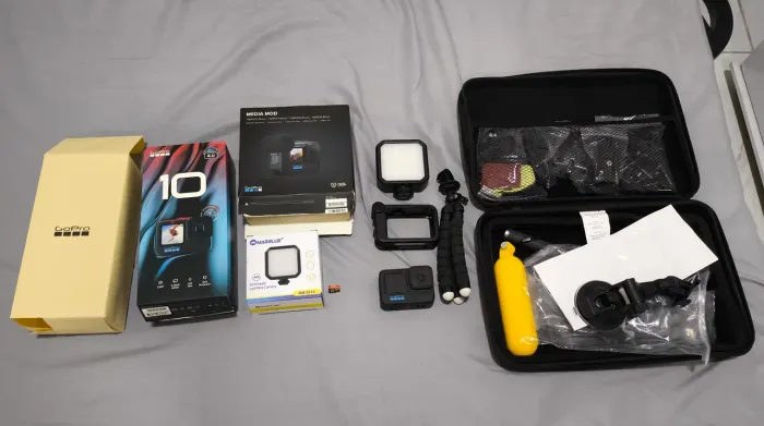 GoPro Hero 10 + Media Mod (sem abafador de vento) + Vários acessórios