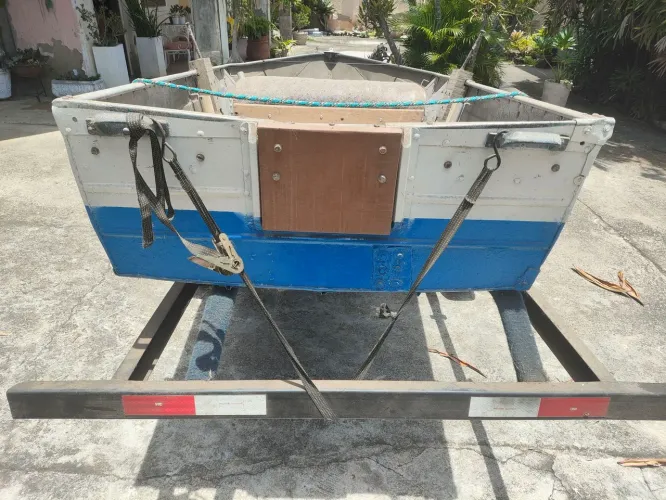 Barco de alumínio com carretinha