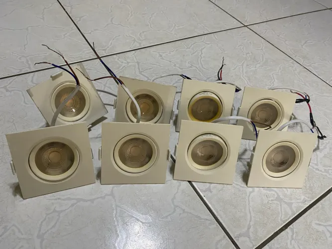 Vendo  8 lãmpada spot sobrepor 