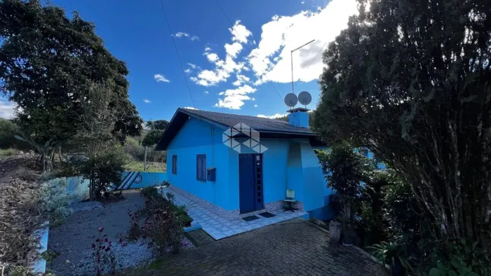 Linda chácara com 3 quartos, sala cozinha, banheiro, churrasqueira na Linha Palmeiro