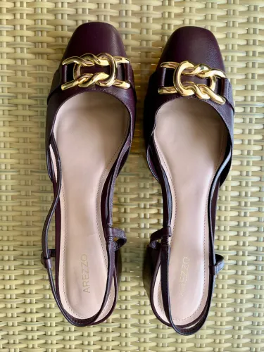 Scarpin Arezzo n° 40 bico quadrado 