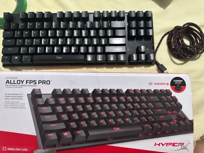 Teclado gamer mecanico hyperx alloy fps pro red + teclas brancas