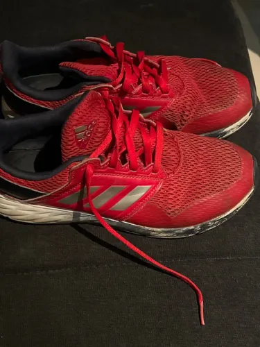 Tênis Adidas Faito Vermelho - Conforto e Estilo