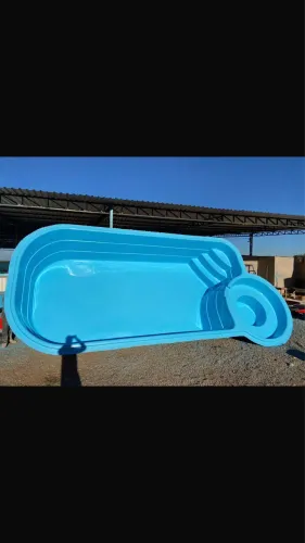 Piscina de fibra 8 metros instalada com spar