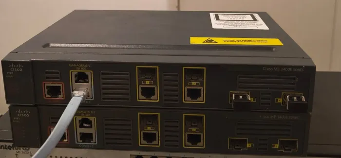 2 Switches Cisco ME 3400E Series com 2 Sfps de 1g