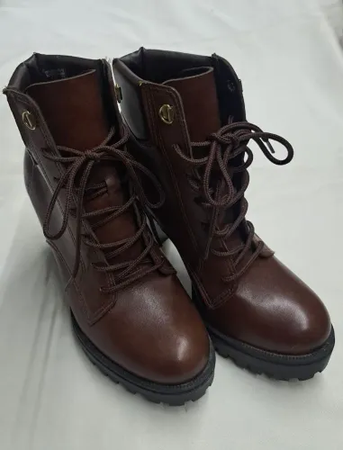 Botas Femininas de Couro Marrom - Conforto e Estilo