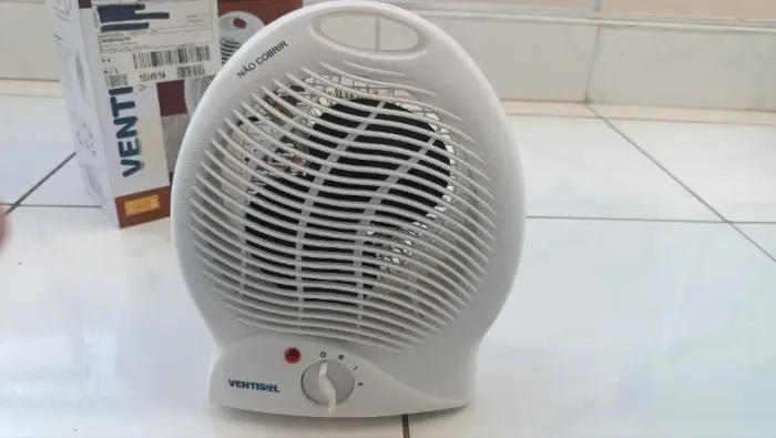 Aquecedor/Ventilador 127v Funcionando Veja foto do plug 20A (Ventisol) (Bangu)