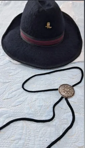 Chapéu  marcatto e colar country 