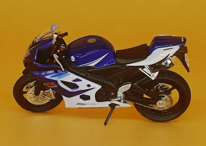 Miniarura da Moto Suzuki Speed.