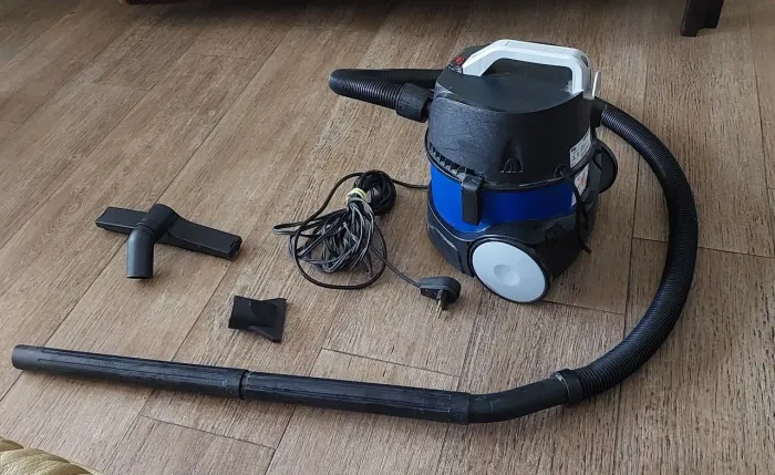 Aspirador de pó e água