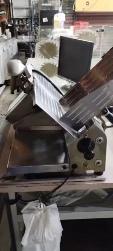 Máquina de Cortar Frios Industrial Filizola