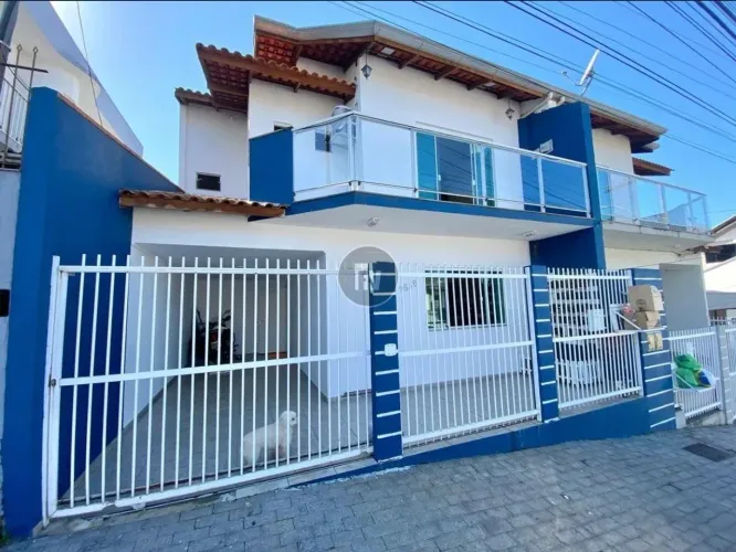 Casa Mobiliada e equipada 3 quartos Bairro das Nações Balneário Camboriú