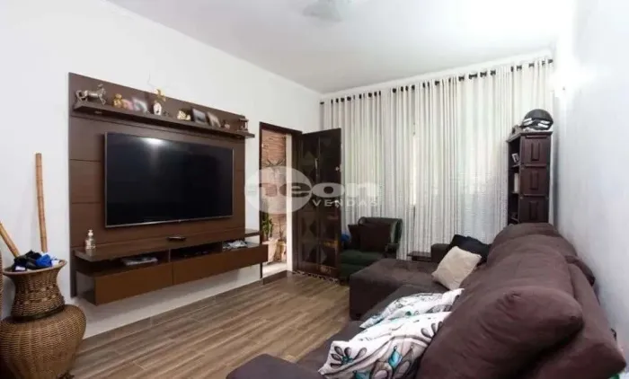 Sobrado à venda no bairro Rudge Ramos com 152 m² e 3 dormitórios/quartos disponíveis.