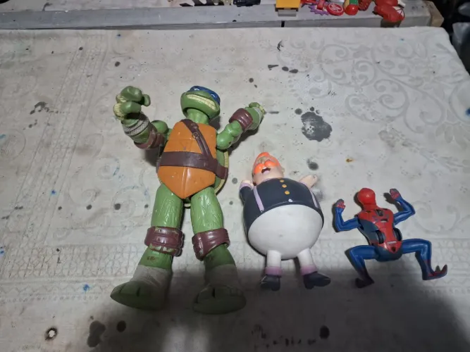 boneco articulado. tartaruga ninja + 2 boneco de brinde 