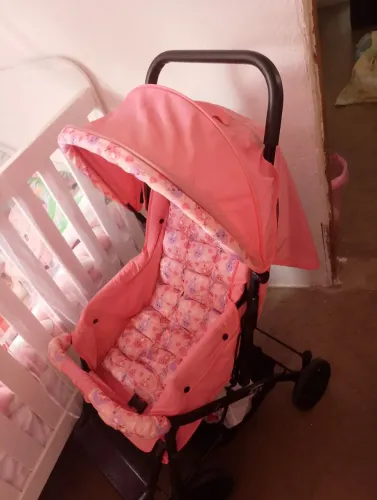 Carrinho de bebê menina