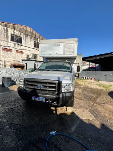 F350 muito nova baú de 4 metros motor e câmbio novo motor interna impecável