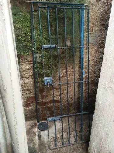 GRADE DE FERRO COM PORTAL E DUAS CHAVES 60X180